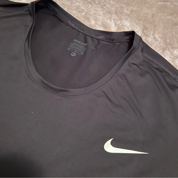 Womens black Nike Dri-Fit athletic short sleeve tee - Picture 2 of 7